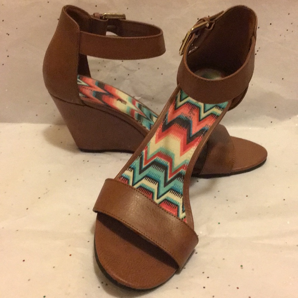 Strappy wedge dress shoes